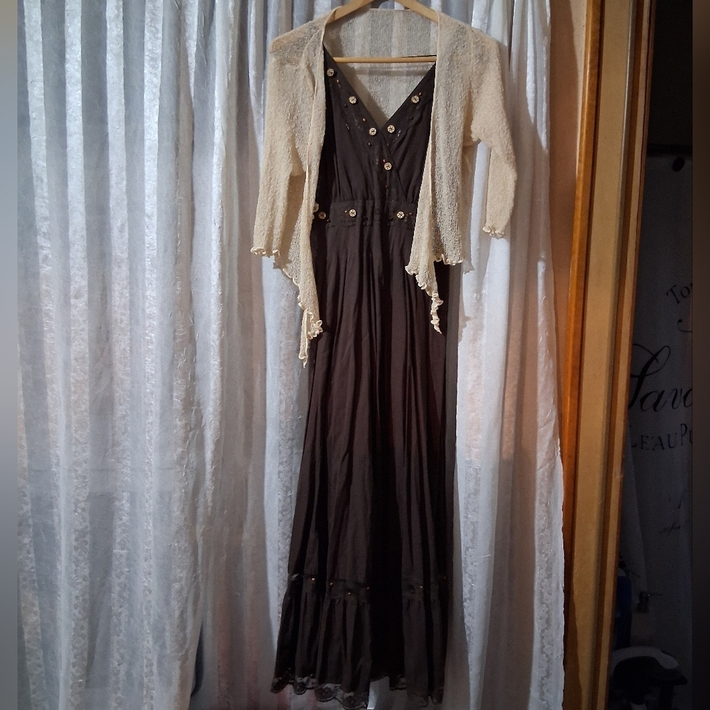 Gorgeous Tribal Brown Dress with Cream Shawl - Picture 2 of 3